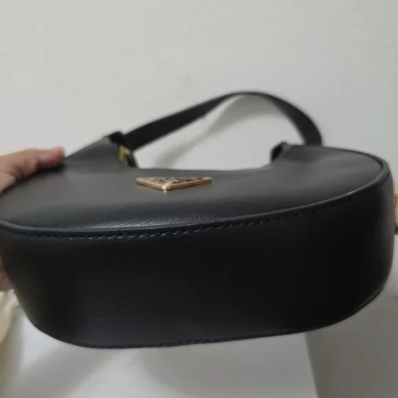 Black Leather crescent hobo arque bag - Picture 7 of 7